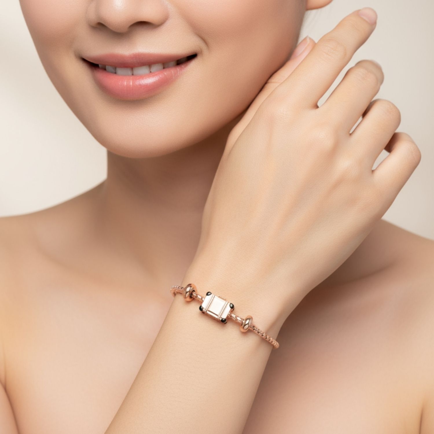 UBS Gold Liontin Emas World Tour Holland Charmee - Cdm0344 - 17K